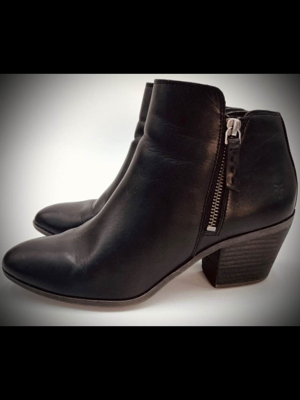 FRYE “Judith” Double Zip W:sz 7, Black Leather Stacked Heel Ankle Booties!!NWB!